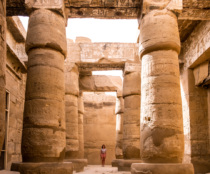 turystka w Luxor w Egipcie